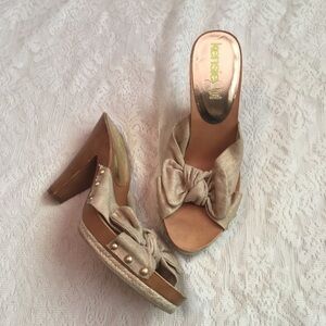 Kensie girl “Jett” wooden bow heel